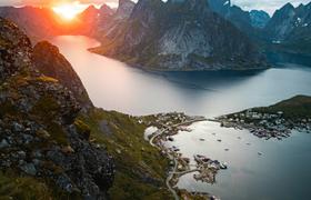 Midnight sun in Iceland 